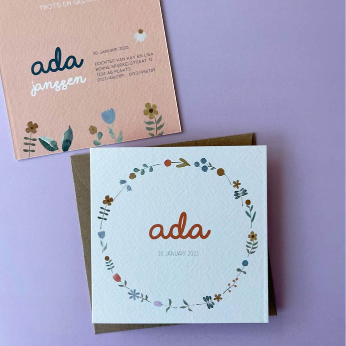 Geboortekaartje meisje romantisch met bloemenkrans