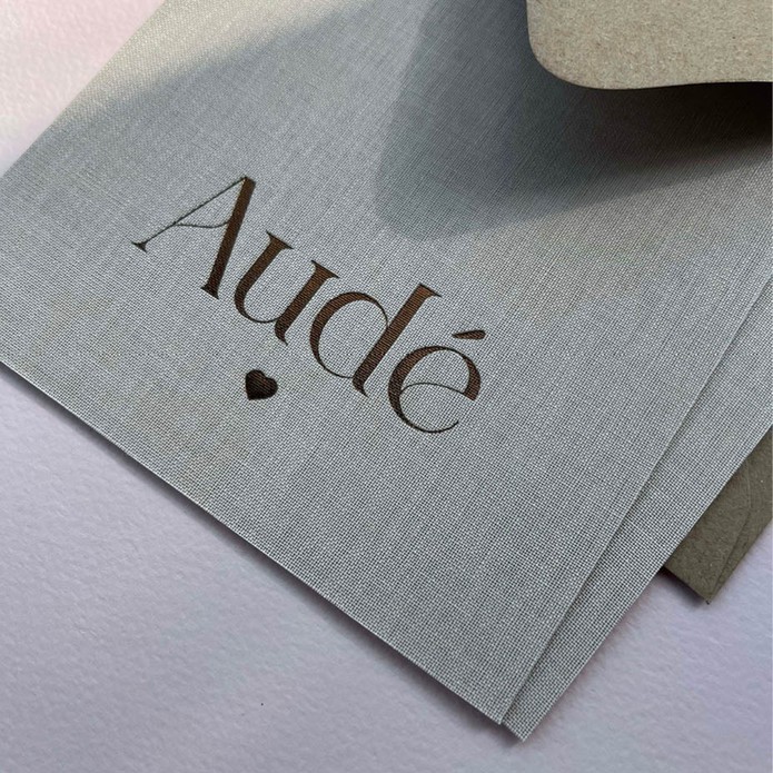 Luxe linnen stof geboortekaartje beige met folie