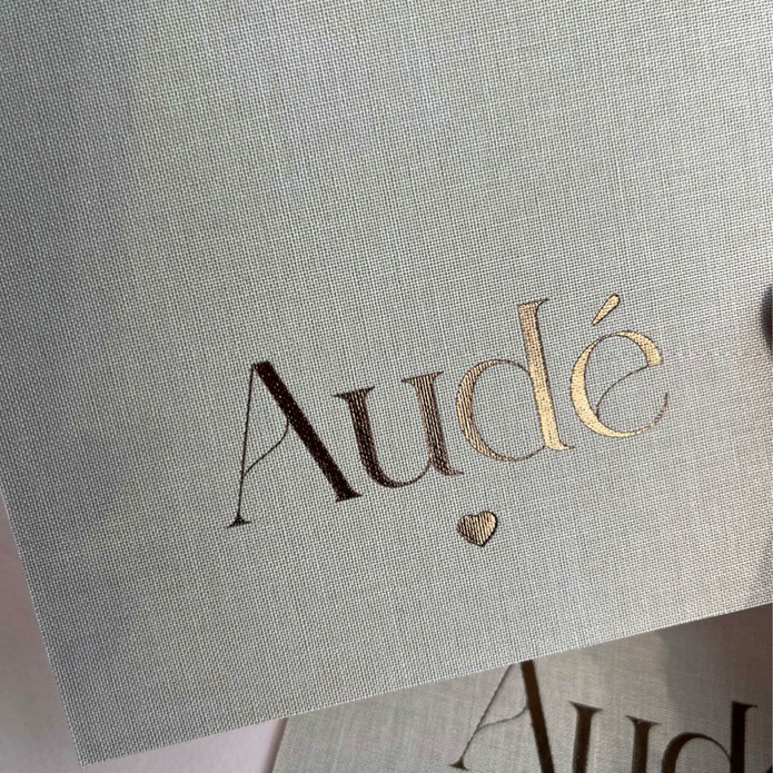 Luxe linnen stof geboortekaartje beige met folie