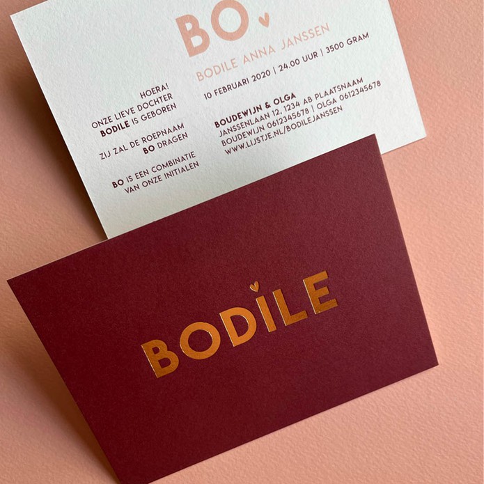 Geboortekaartje bordeaux rood met goudfolie
