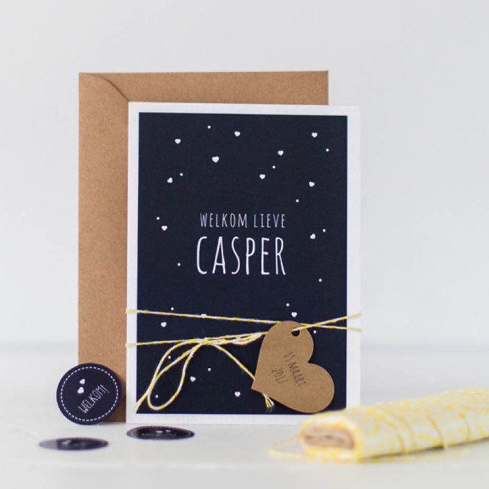 Stoer geboortekaartje donkerblauw met stipjes en hartjes