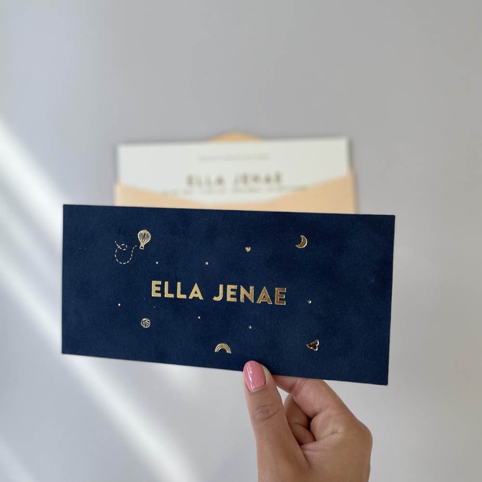 Geboortekaartje op echt velours met goudfolie