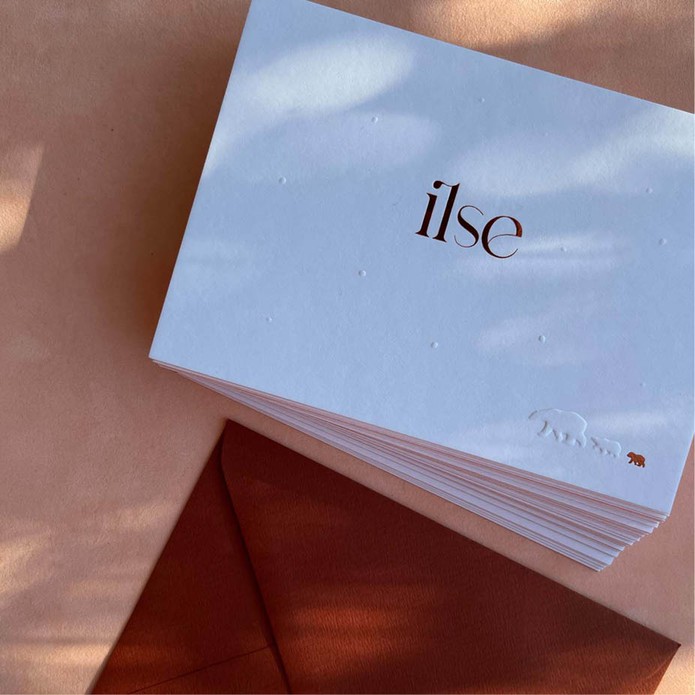 Luxe geboortekaartje meisje met ijsbeertjes uit het papier gedrukt en koperfolie
