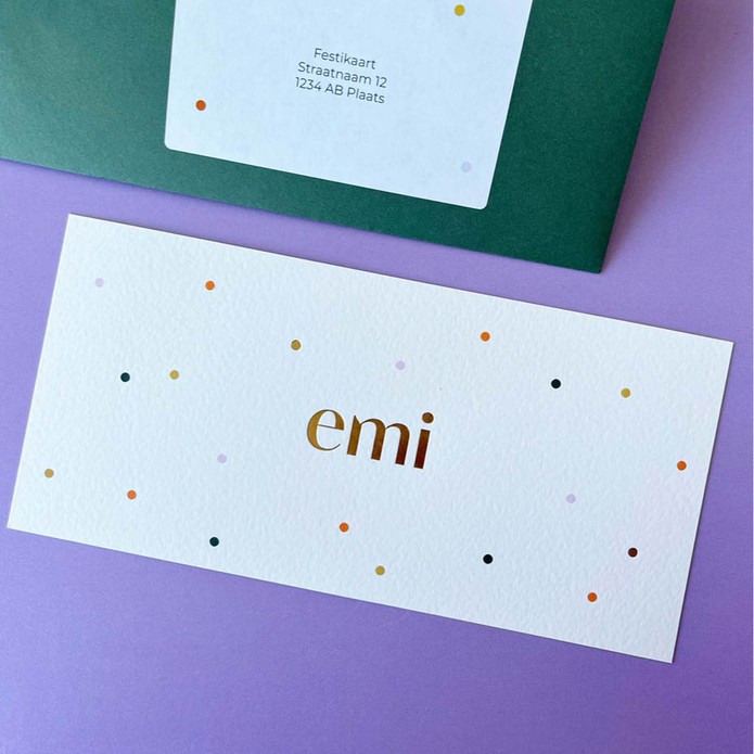 Vrolijk geboortekaartje met goudfolie