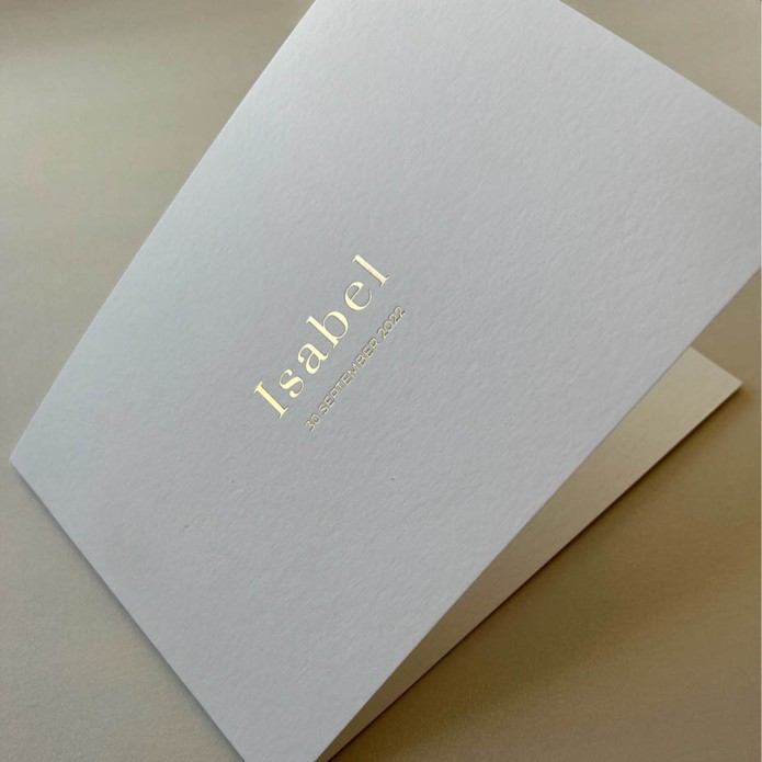 Clean geboortekaartje wit met goudfolie naam