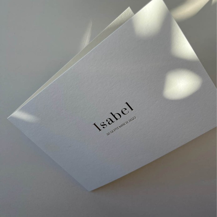 Clean geboortekaartje wit met goudfolie naam