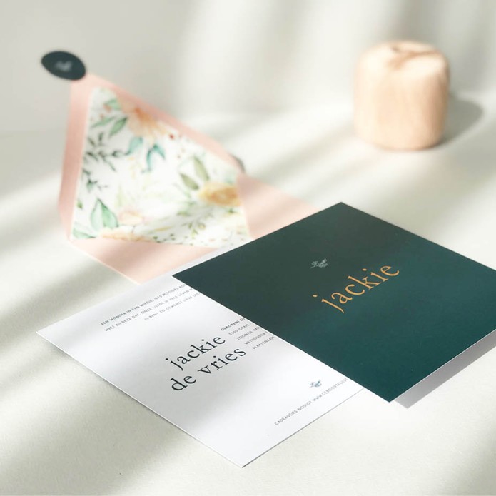 Petrolkleurig geboortekaartje, strak met takje en goudfolie