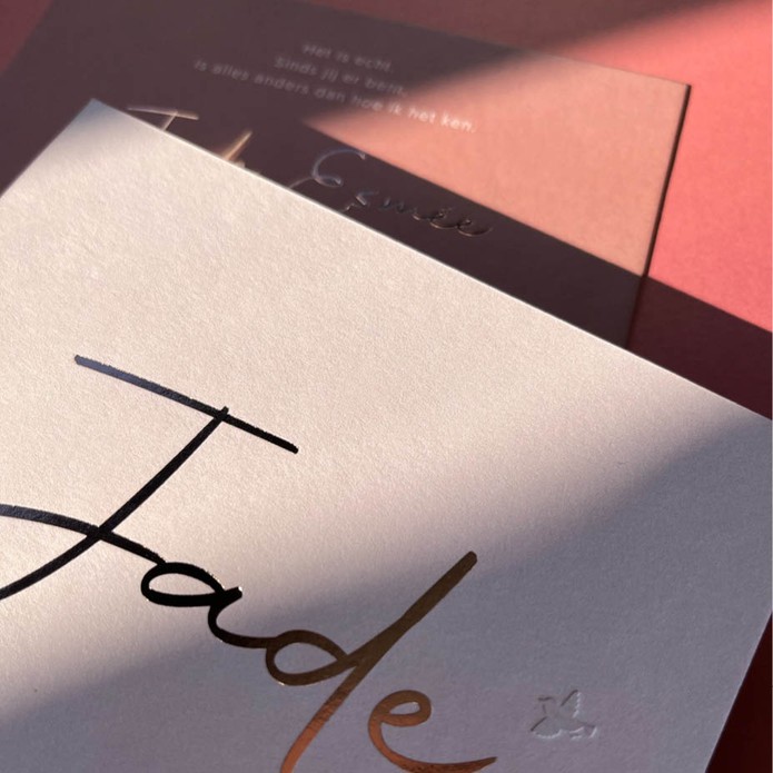 Lief geboortekaartje in poederroze roségoud met vogeltje