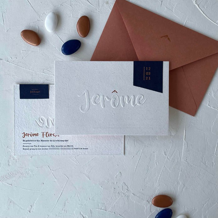 Luxe geboortekaartje met letterpress, preeg en foliedruk