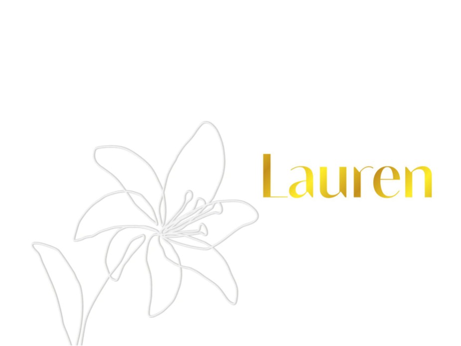 Tijdloos geboortekaartje met bloem reliëf en goudfolie naam – exclusief bij Festikaart