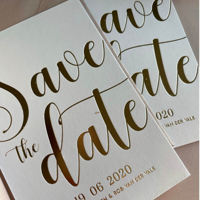 Luxe save the date kaart met goudfolie