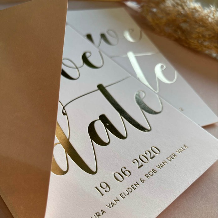 Luxe save the date kaart met goudfolie