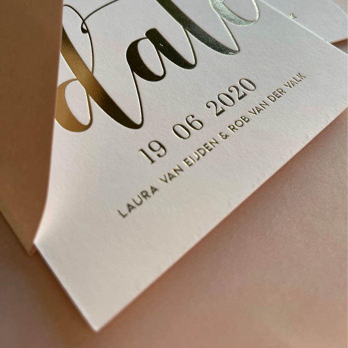 Luxe save the date kaart met goudfolie
