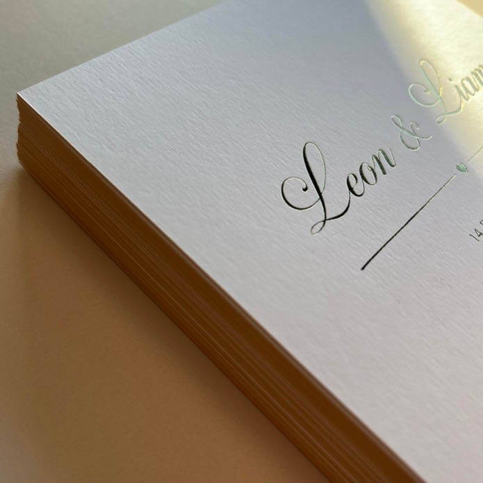 Tweeling geboortekaartje met goudfolie in minimalistische stijl