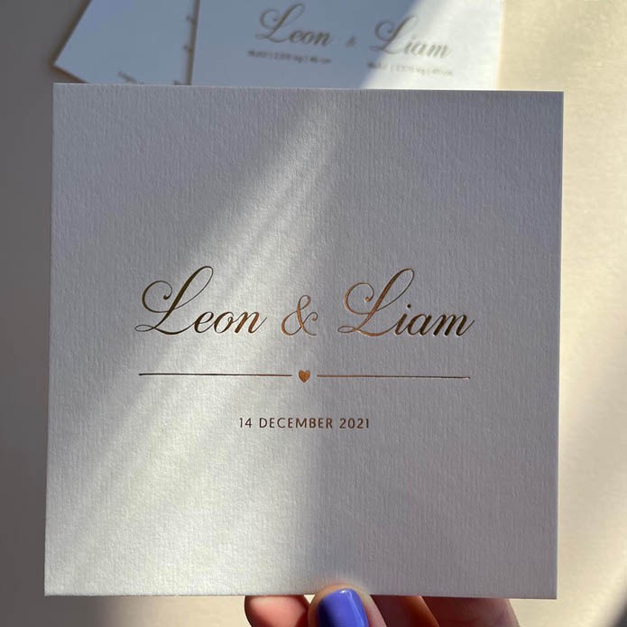 Tweeling geboortekaartje met goudfolie in minimalistische stijl