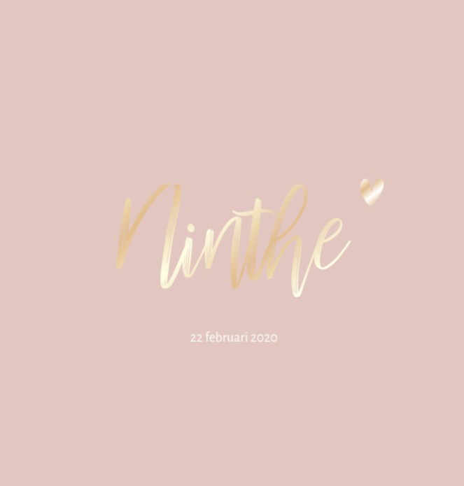 Licht oudroze geboortekaartje met matte goudfolie