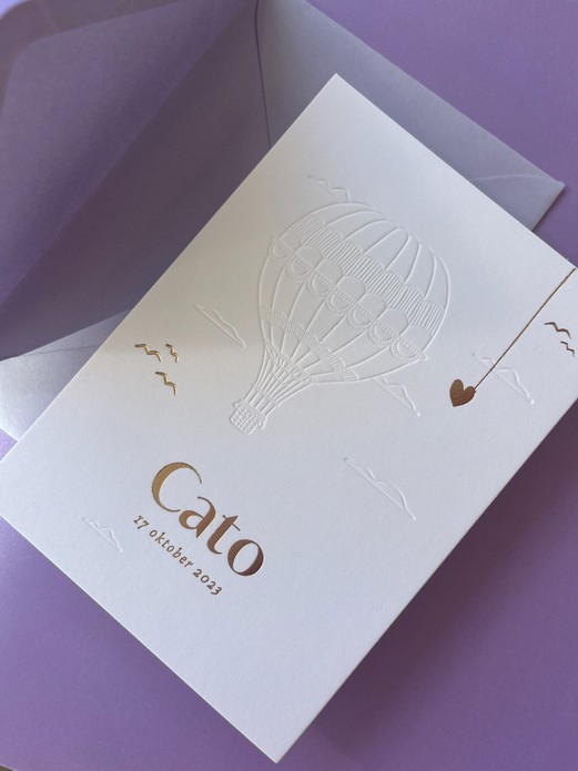 Lief goudfolie geboortekaartje luchtballon