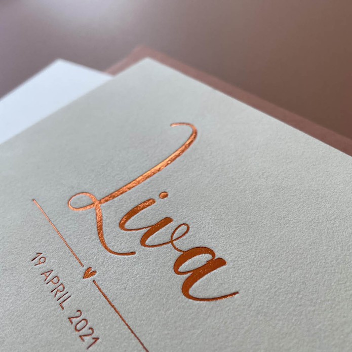 Klassiek geboortekaartje meisje met velvet creme beige met koperfolie