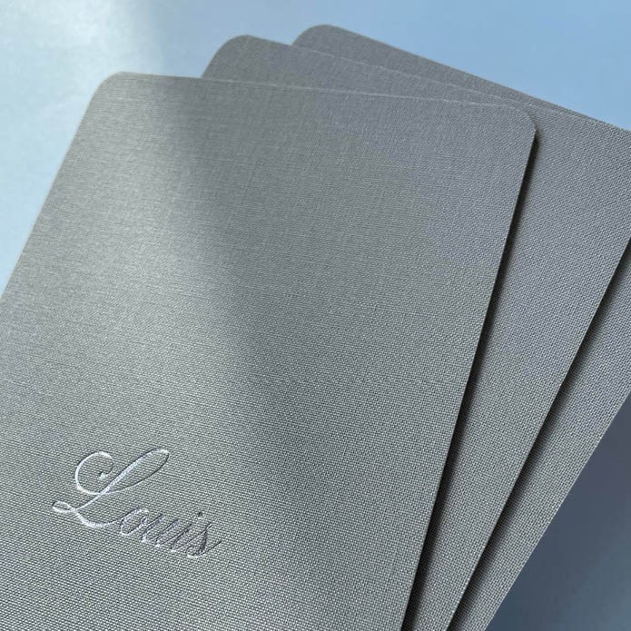 Klassiek linnen geboortekaartje met zilverfolie jongen met ronde hoeken