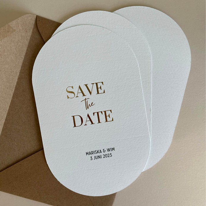 Minimalistische save the date met goudfolie