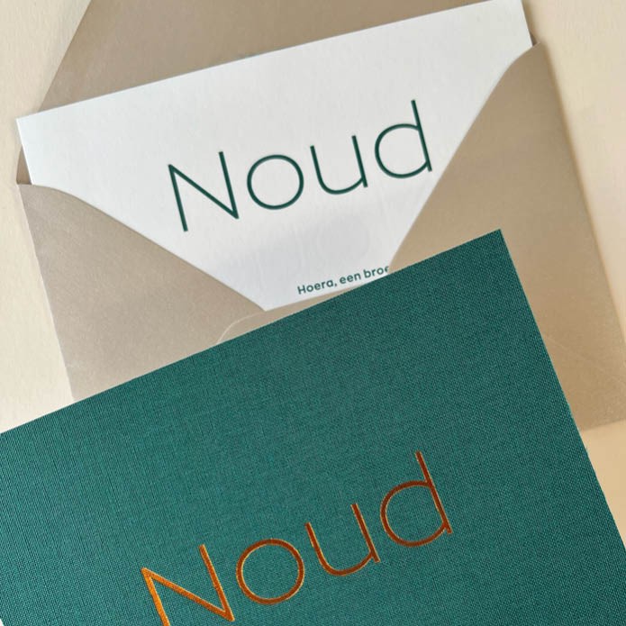 Écht linnen geboortekaartje groen met foliedruk