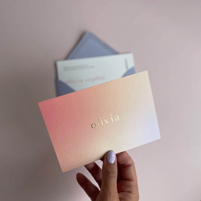 Geboortekaartje kleurverloop met klassieke goudfolie naam