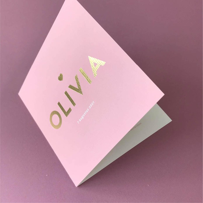 Strak dubbel gevouwen geboortekaartje met goudfolie