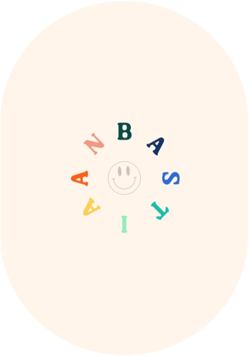 Ovaal geboortekaartje, beige met gekleurde hoogglans letters