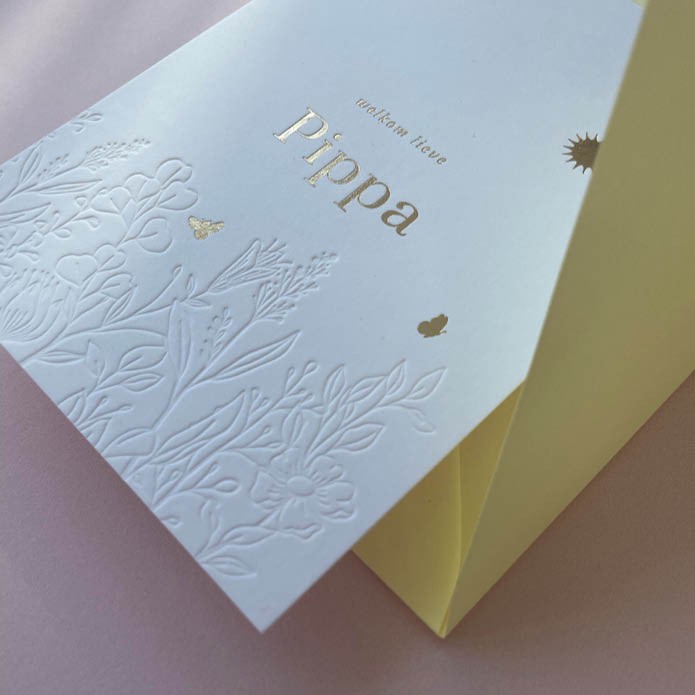 Lief goudfolie geboortekaartje bloemen