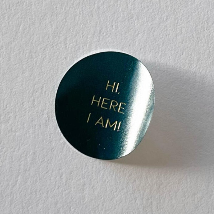 Sluitsticker petrol, gouden tekst 'here i am'