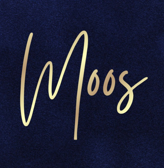 Simplistisch geboortekaartje op écht velvet met stoere naam van goudfolie