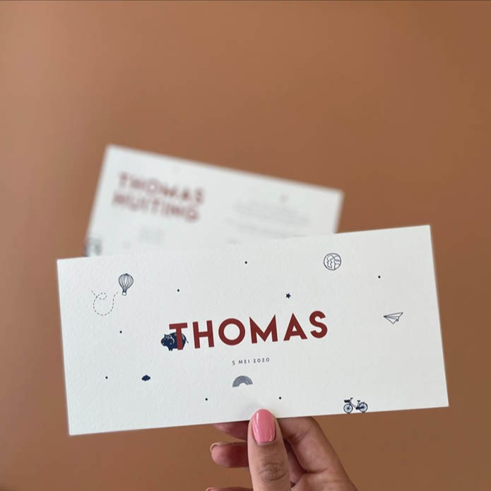 Speels geboortekaartje jongen met icoontjes