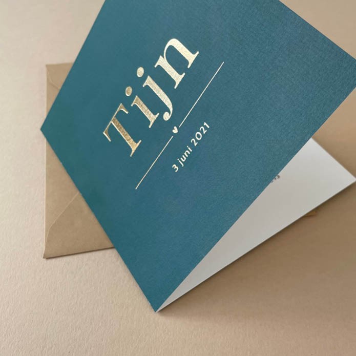 Waterverf geboortekaartje in grasgroen en goud jongen