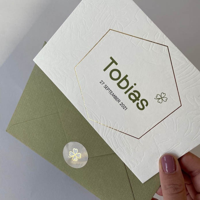 Geboortekaartje stoer voor jongen met blinde druk