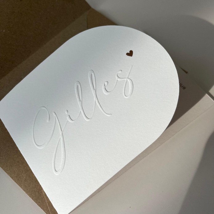 Uniek gevouwen geboortekaartje met reliëf en boogvorm