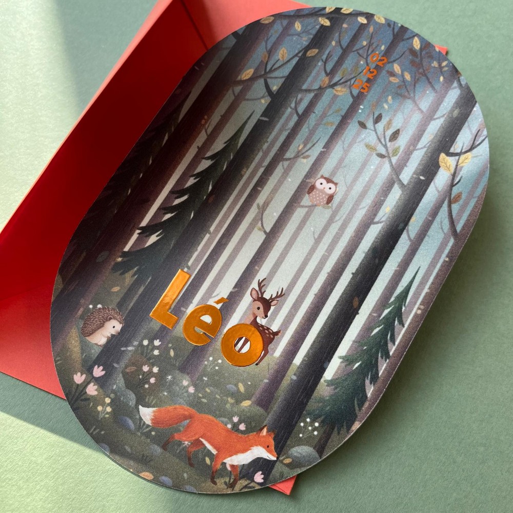 Warm illustratief geboortekaartje met bosdieren zoals vos, hertje en uil