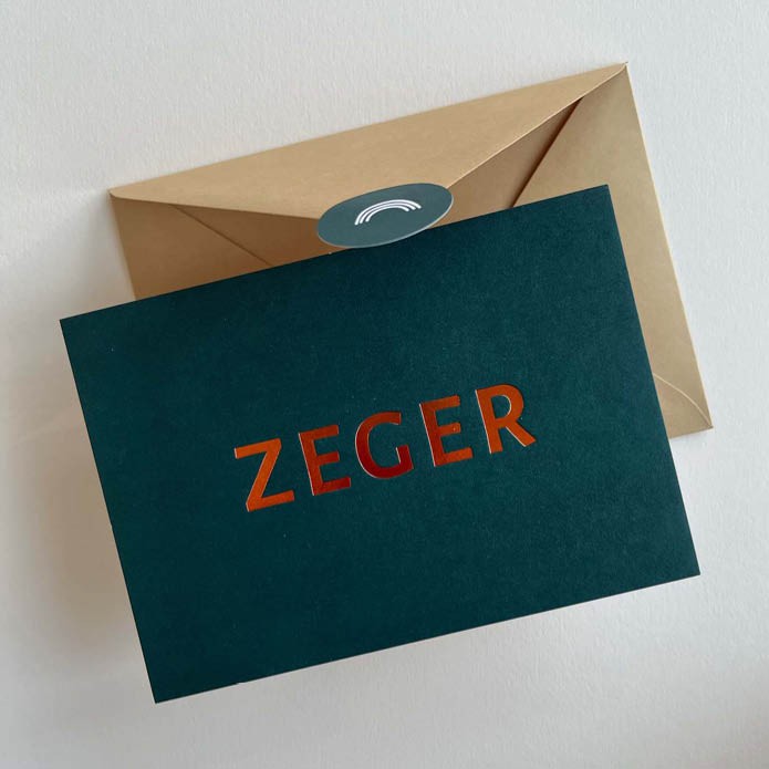 Petrolkleurig geboortekaartje met verdiepte foliedruk