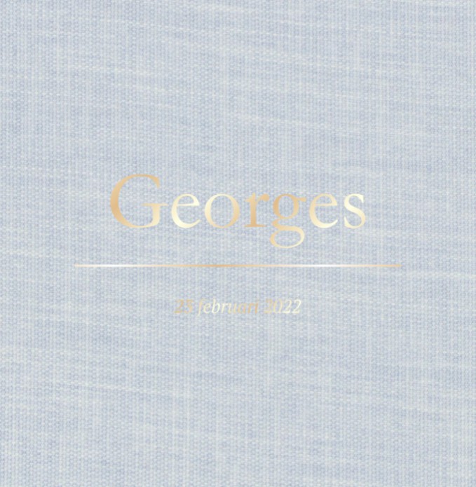 Zomers écht linnen geboortekaartje met klassieke letters voor jongetje