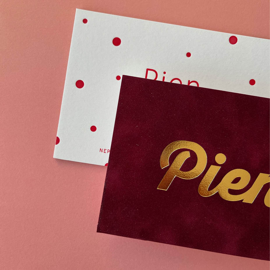 Velvet bordeaux + goudfolie + letterpress | Ontwerp aangeleverd © by klant