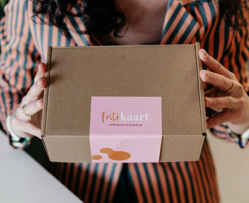 Hoe Festikaart pakketjes de deur verlaten